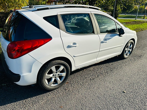 Peugeot 207 SW 5 of 8