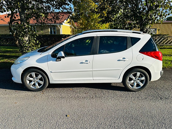 Peugeot 207 SW 3 of 8