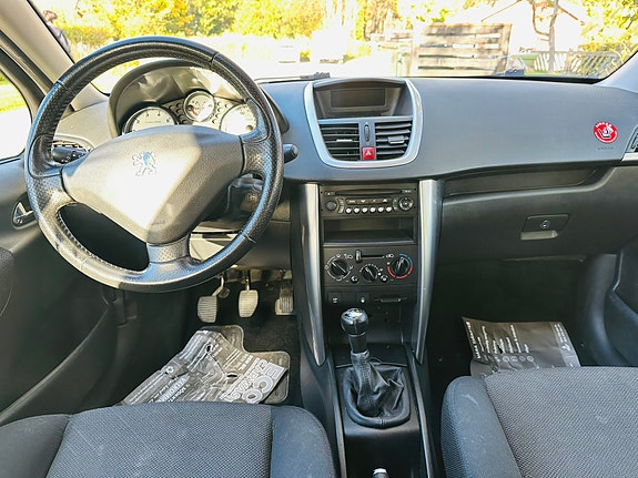 Peugeot 207 SW 7 of 8