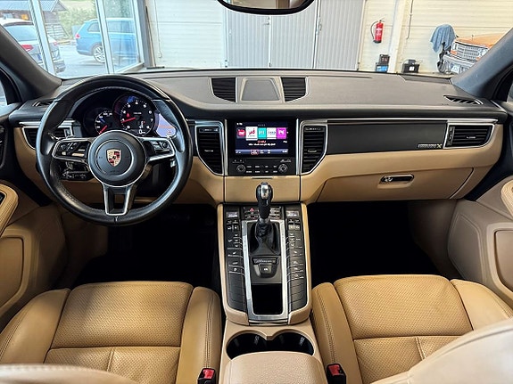 Porsche Macan 10 of 23