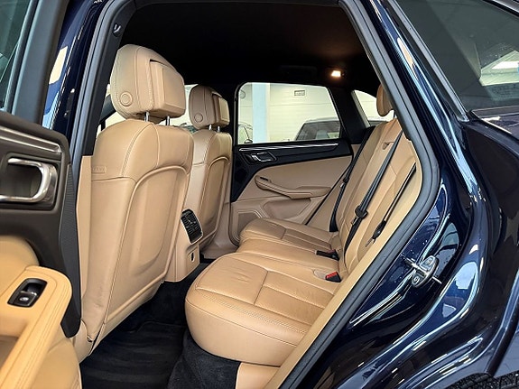 Porsche Macan 14 of 23