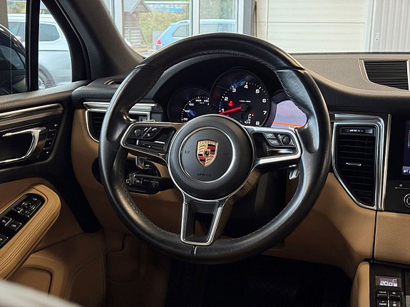 Porsche Macan 11 of 23