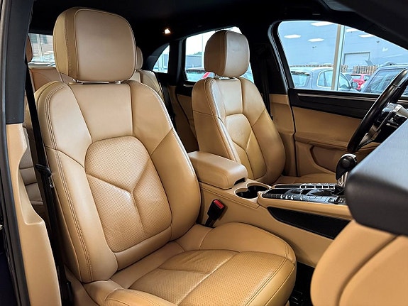 Porsche Macan 12 of 23