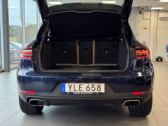Porsche Macan 22 of 23