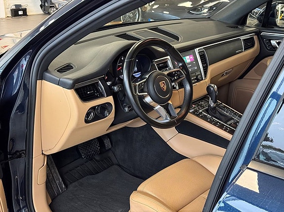 Porsche Macan 9 of 23