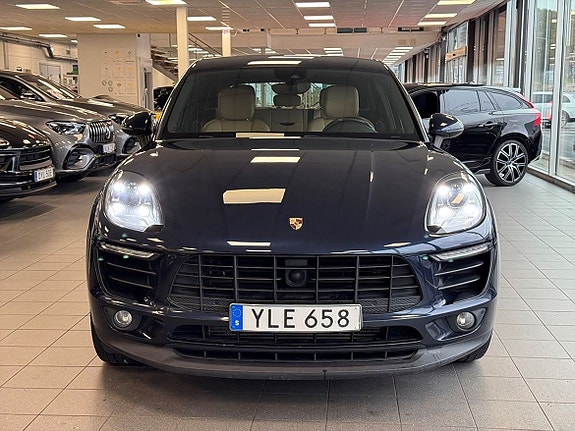 Porsche Macan 7 of 23