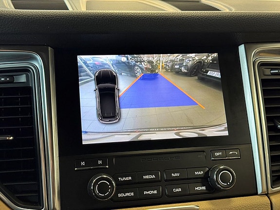 Porsche Macan 19 of 23