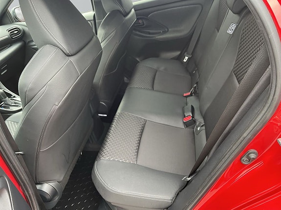Toyota Yaris 7 of 10