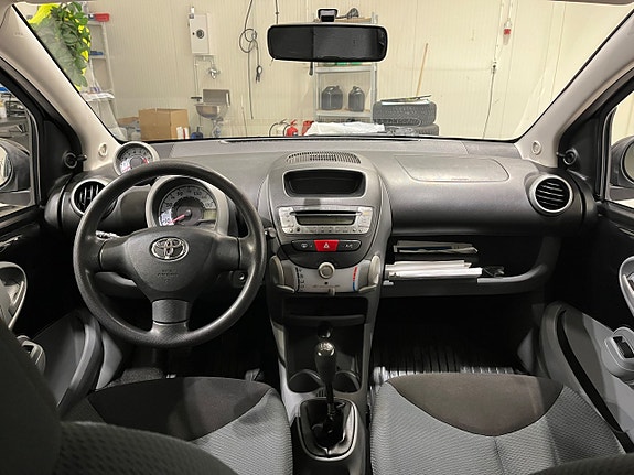 Toyota Aygo 12 of 16