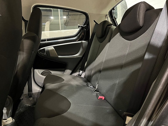 Toyota Aygo 10 of 16