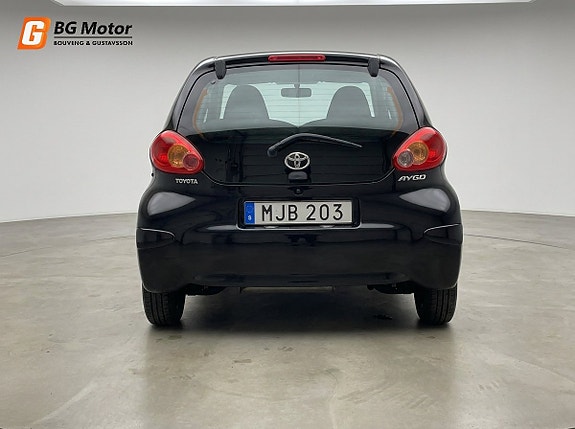 Toyota Aygo 8 of 16