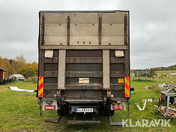 Lastbil Volvo FM7 med bakgavellyft 4 of 6