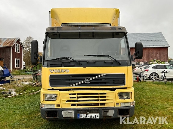 Lastbil Volvo FM7 med bakgavellyft 2 of 6