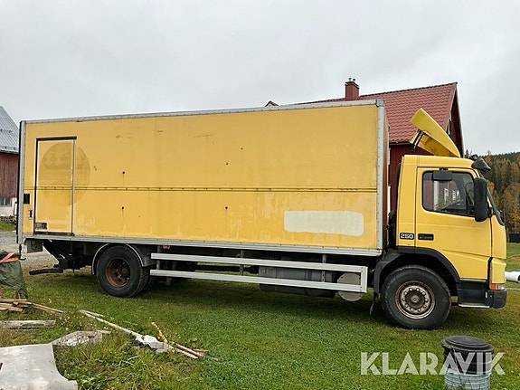 Lastbil Volvo FM7 med bakgavellyft 3 of 6