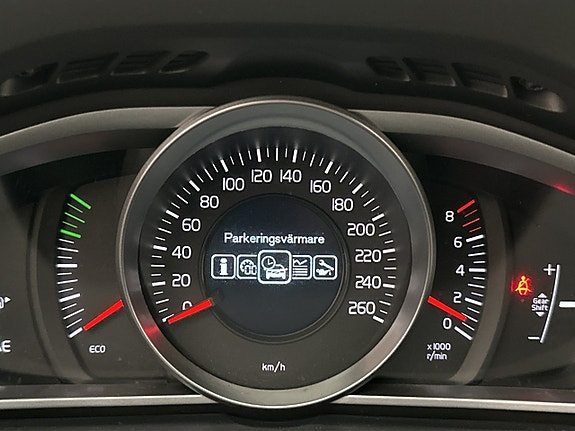Volvo V40 16 of 28