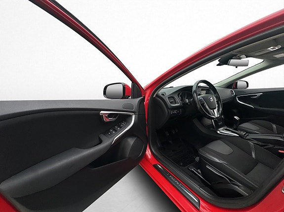 Volvo V40 10 of 28