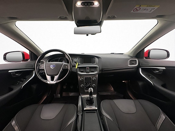 Volvo V40 12 of 28