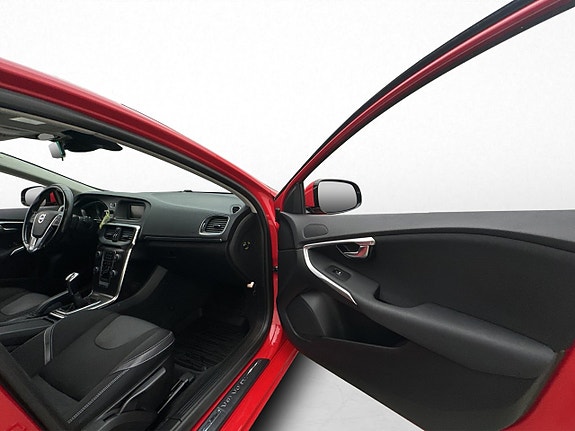 Volvo V40 21 of 28
