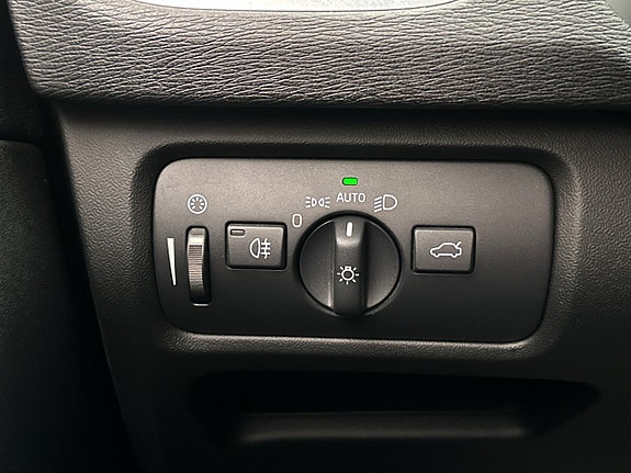Volvo V40 14 of 28