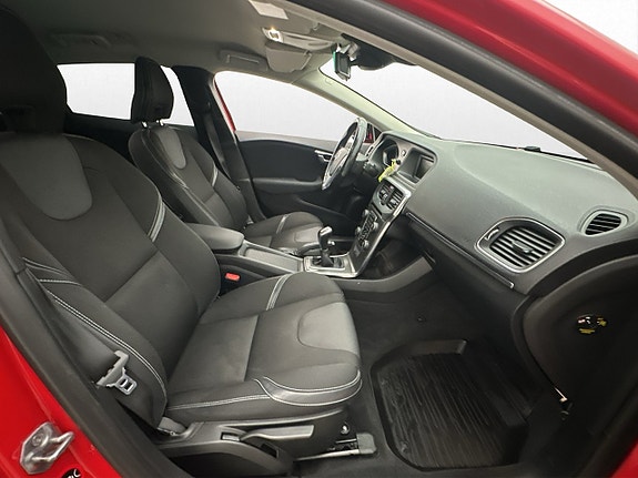 Volvo V40 22 of 28