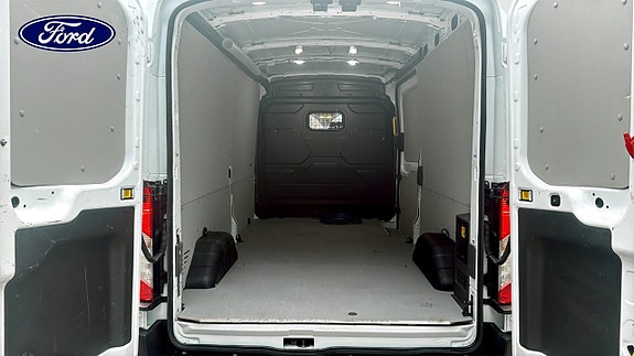 Ford E-Transit 10 of 17