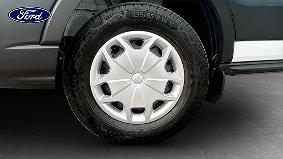 Ford E-Transit 9 of 17