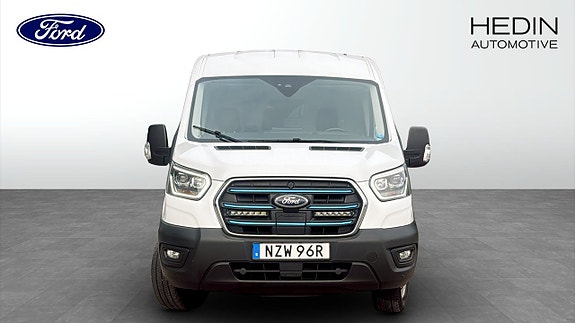 Ford E-Transit 8 of 17