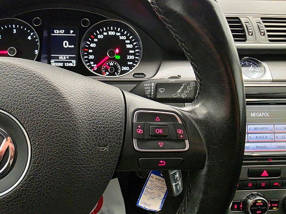 Volkswagen Passat 16 of 28