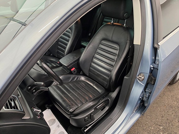 Volkswagen Passat 14 of 28