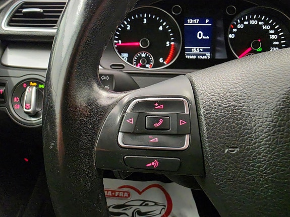 Volkswagen Passat 15 of 28