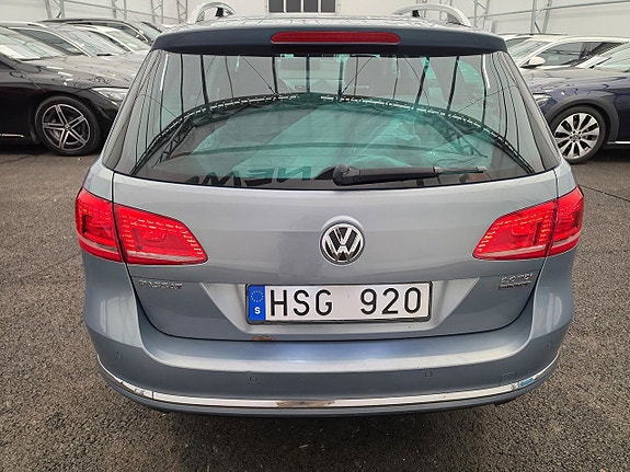 Volkswagen Passat 5 of 28