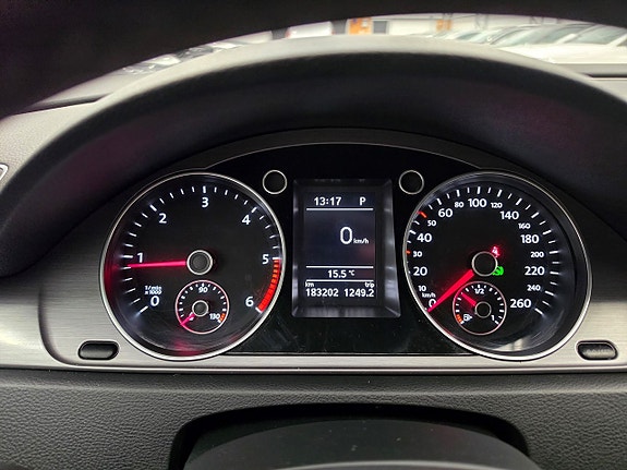 Volkswagen Passat 24 of 28