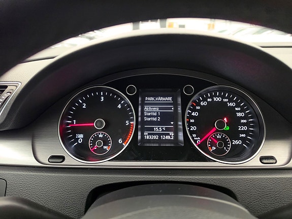 Volkswagen Passat 27 of 28