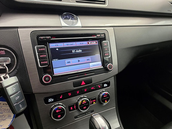 Volkswagen Passat 25 of 28