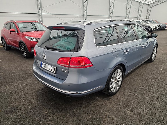 Volkswagen Passat 4 of 28