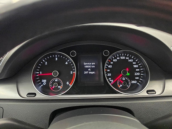 Volkswagen Passat 26 of 28