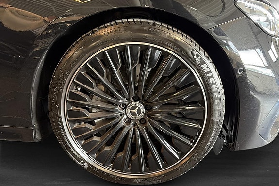 Mercedes-Benz E300 8 of 27