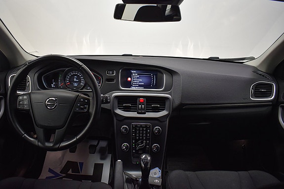 Volvo V40 8 of 22
