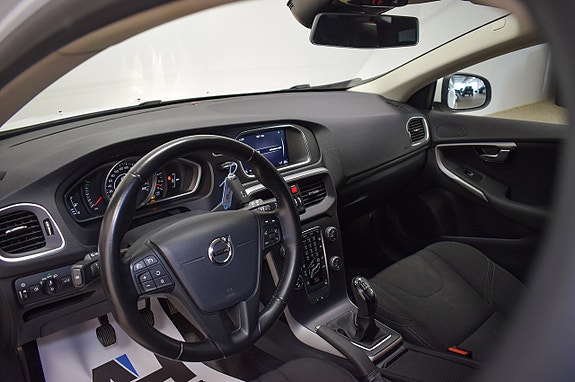 Volvo V40 7 of 22