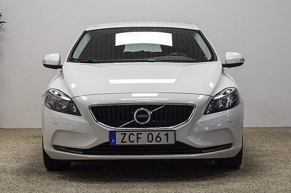Volvo V40 4 of 22