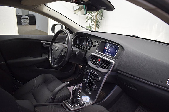 Volvo V40 9 of 22