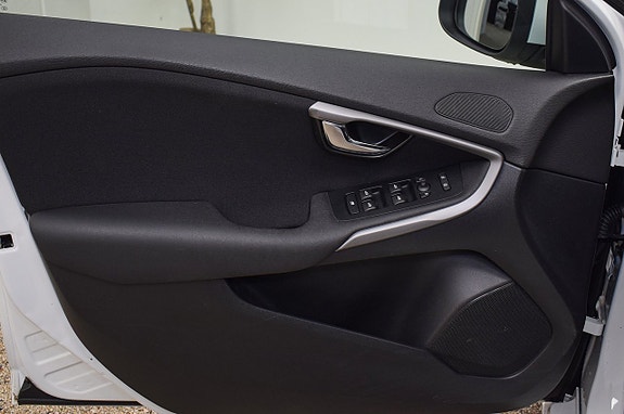 Volvo V40 17 of 22