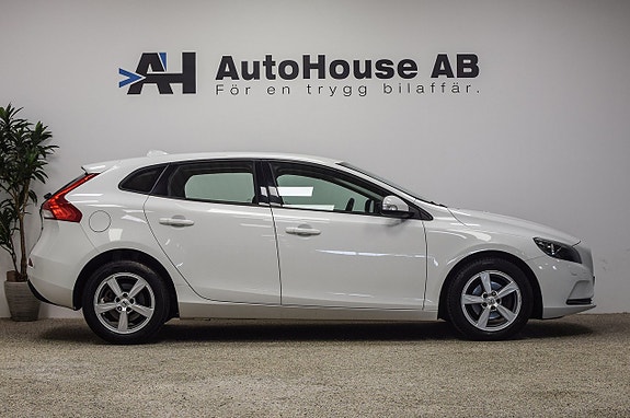 Volvo V40 3 of 22