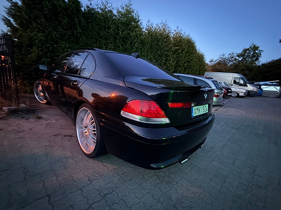 BMW 745i 5 of 7