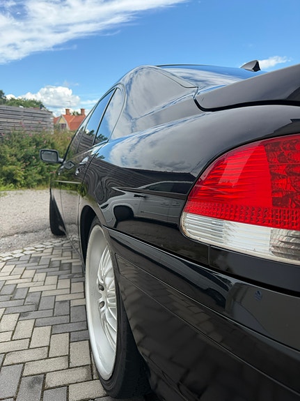 BMW 745i 3 of 7