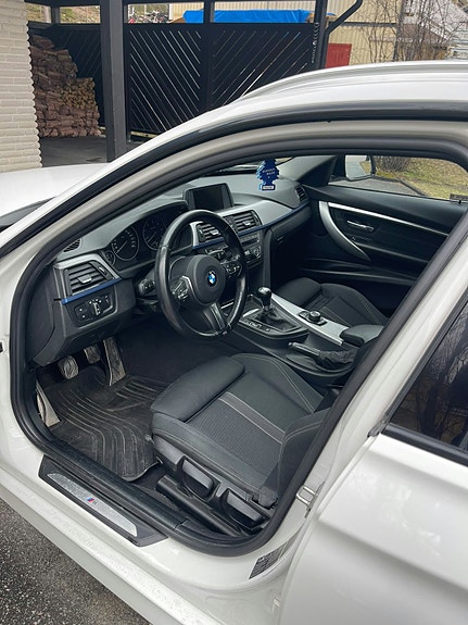 BMW 320d 5 of 5