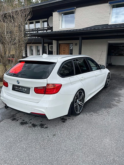 BMW 320d 4 of 5