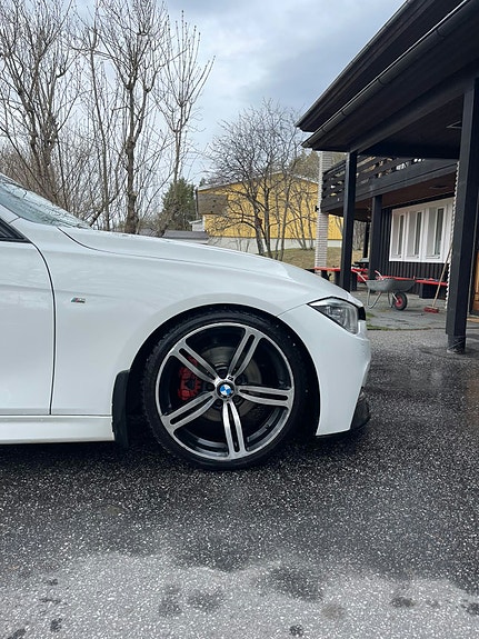 BMW 320d 3 of 5