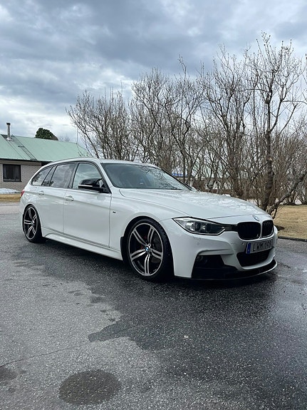 BMW 320d 2 of 5