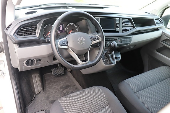 Volkswagen Caravelle 8 of 11
